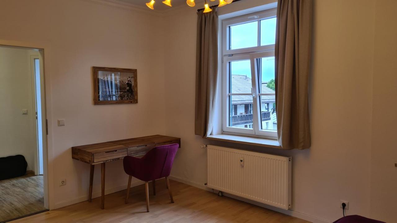 Bunter Hirsch Ferienwohnung Im Garmischer Zentrum Extérieur photo